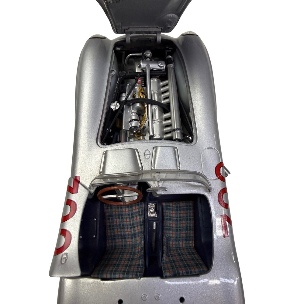 Maisto Mercedes-Benz 300 SLR #722 Stirling Moss 1:18 Diecast Model Silver Car - Picture 7 of 11
